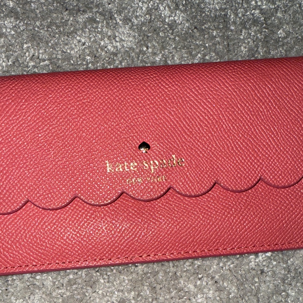 Kate Spade Coral Scalloped Wallet - Picture 2 of 5